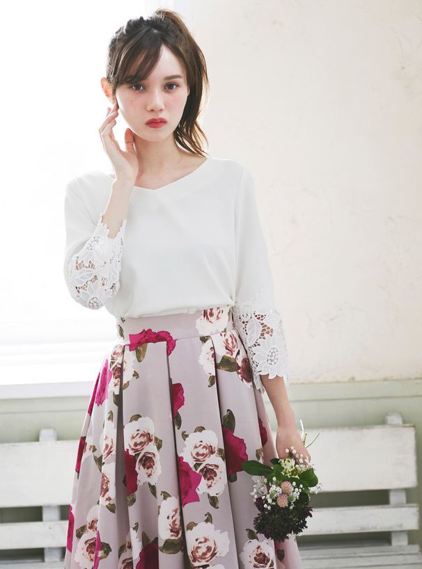 日本 GRL - V領花朵蕾絲拼接長袖上衣-灰藍