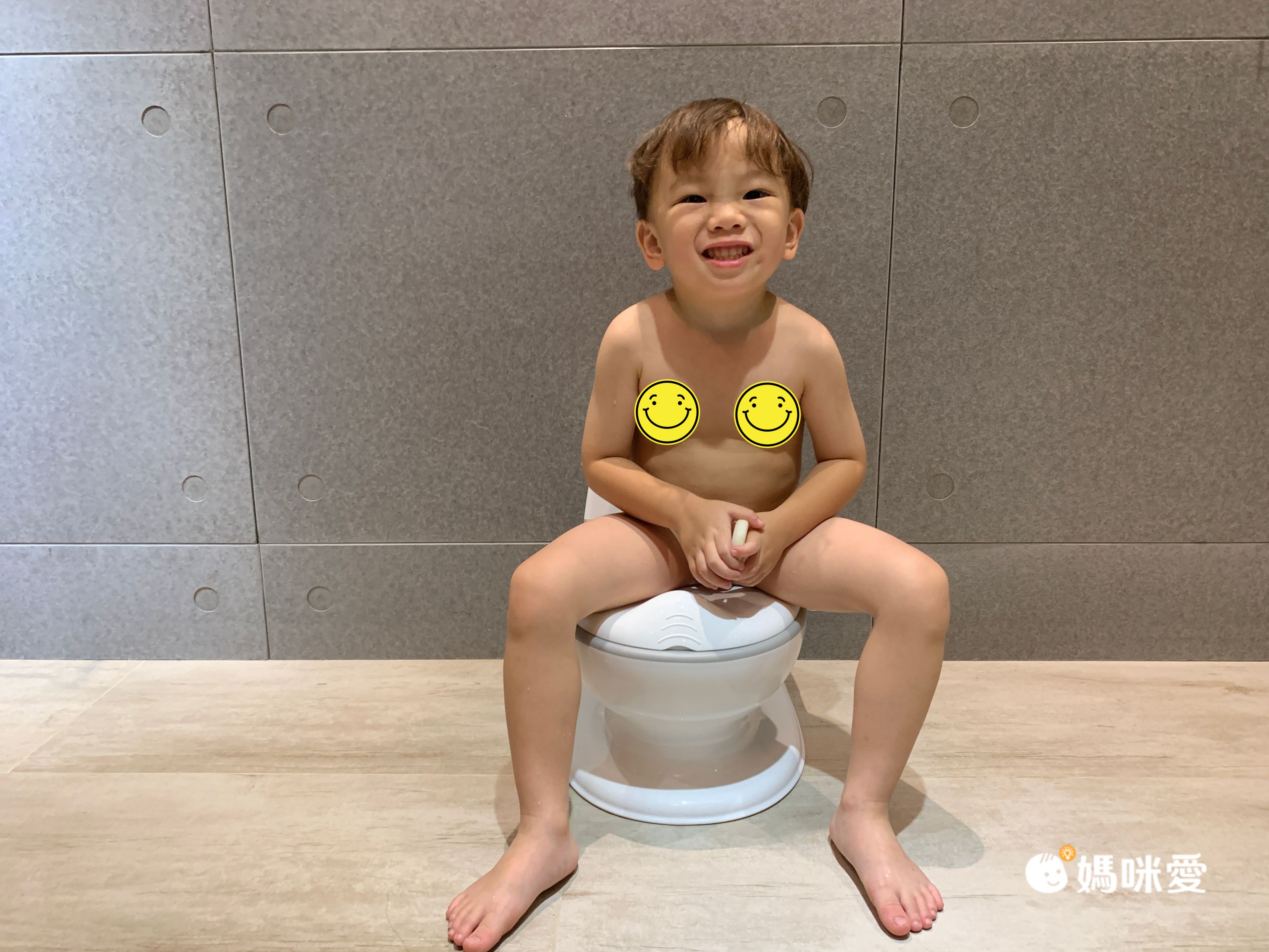 遊戲中學習戒尿布【美國 Nuby】小馬桶符合孩子人體工學！