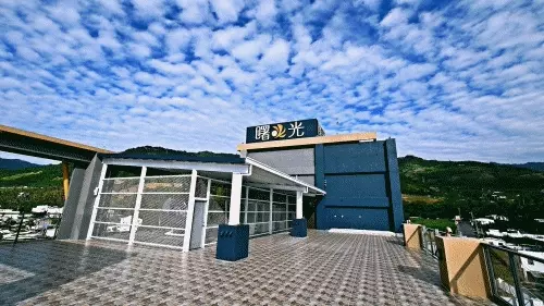 台東曙光渡假酒店 - 【五館聯合】媽咪愛特談四人房一泊一食平日住宿券-無使用期限