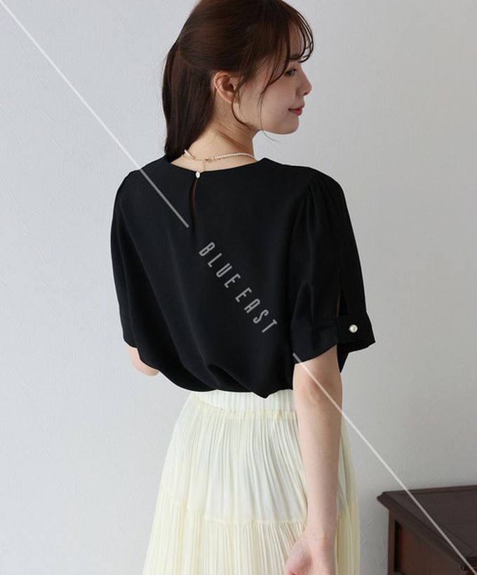 日本 BLUE EAST - 珍珠袖扣亞麻感氣質短袖上衣-黑 (M)