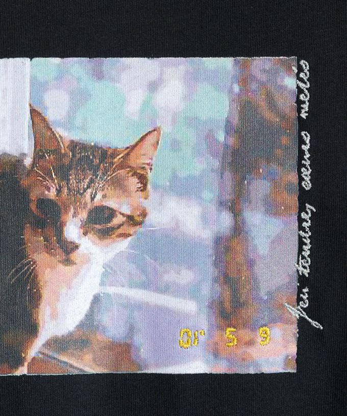 日本 Lupilien - 療癒休閒感落肩長版T恤-貓咪照片-黑