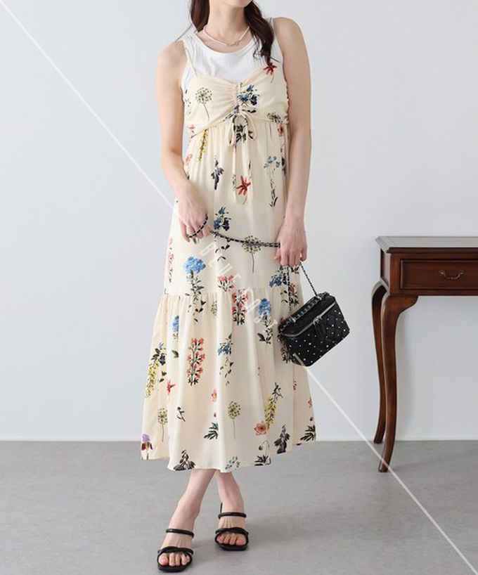 日本 BLUE EAST - 優雅皺摺度假花卉吊帶洋裝-米杏 (M)