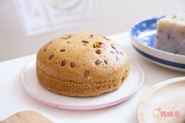 人氣港式點心【新葡苑】大廚蘿蔔糕、小豬流沙包 ✦ 超值優惠價，現買現賺！