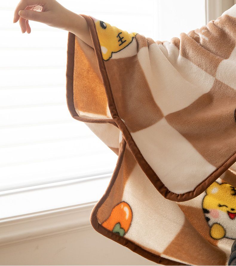 珊瑚絨質感披肩懶人毯｜披、蓋兩用，還能變化穿法親膚保暖❤