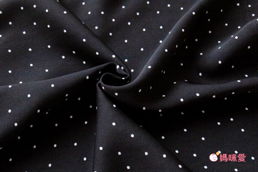 日本 Honeys - V領縮腰排釦七分袖雪紡洋裝-碎花-水藍