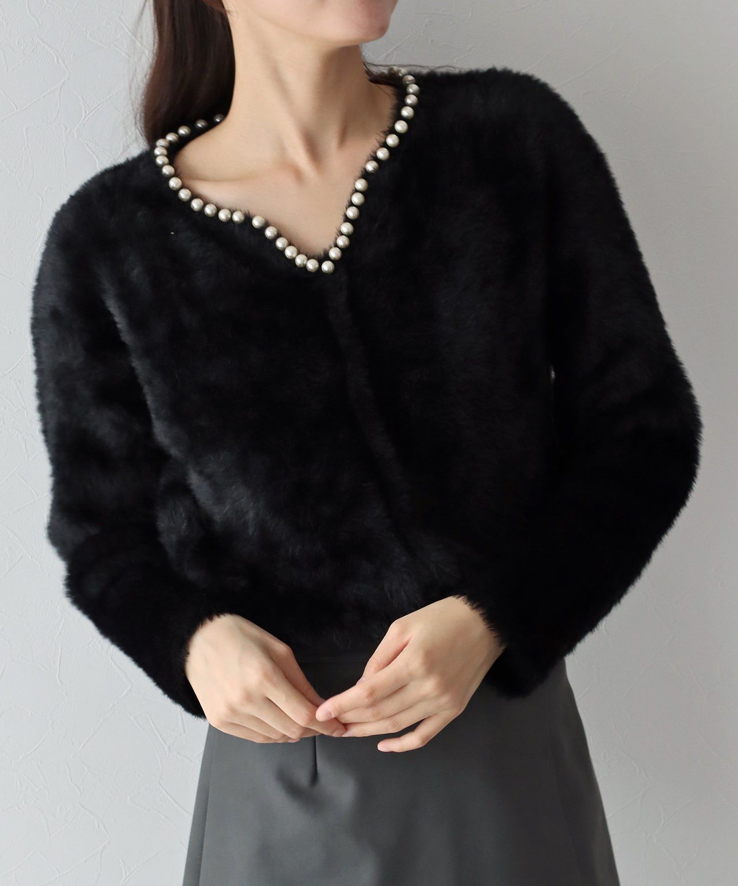 日本 BLUE EAST - 小貴氣珍珠領毛絨針織上衣-卡其