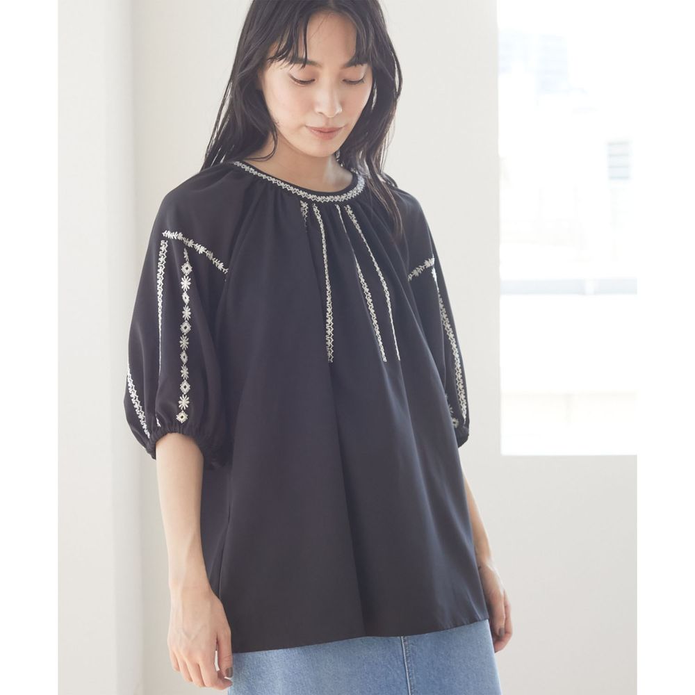 日本 ELENCARE DUE - 五分袖刺繡圓領上衣-黑