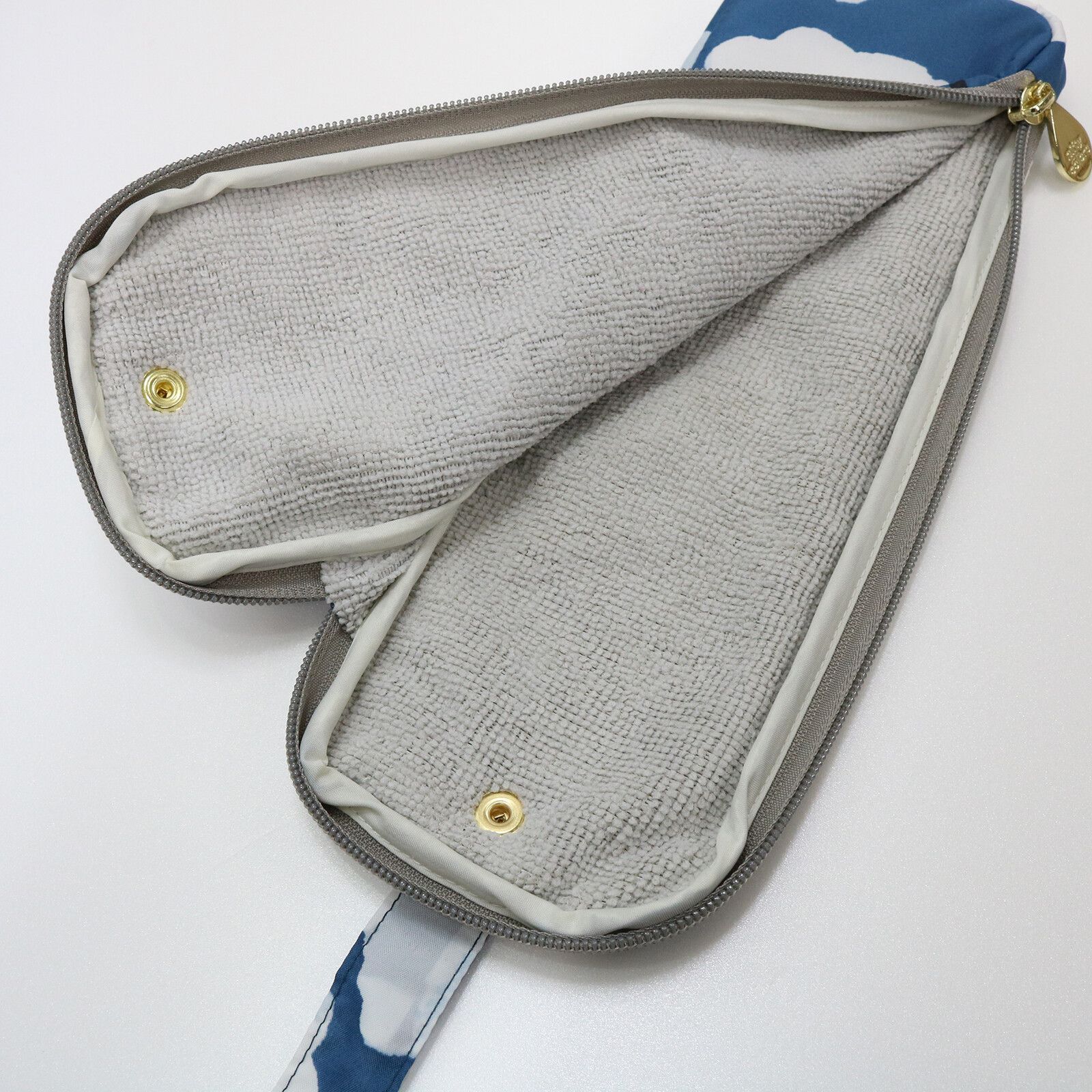 日本 nifty colors - 隨身雨傘吸水套-藍天白雲 (適用26cm以內折疊傘)