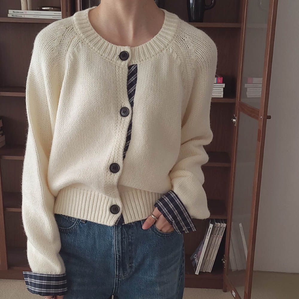 格紋點綴鈕扣針織衫/外套-象牙白 (FREE)