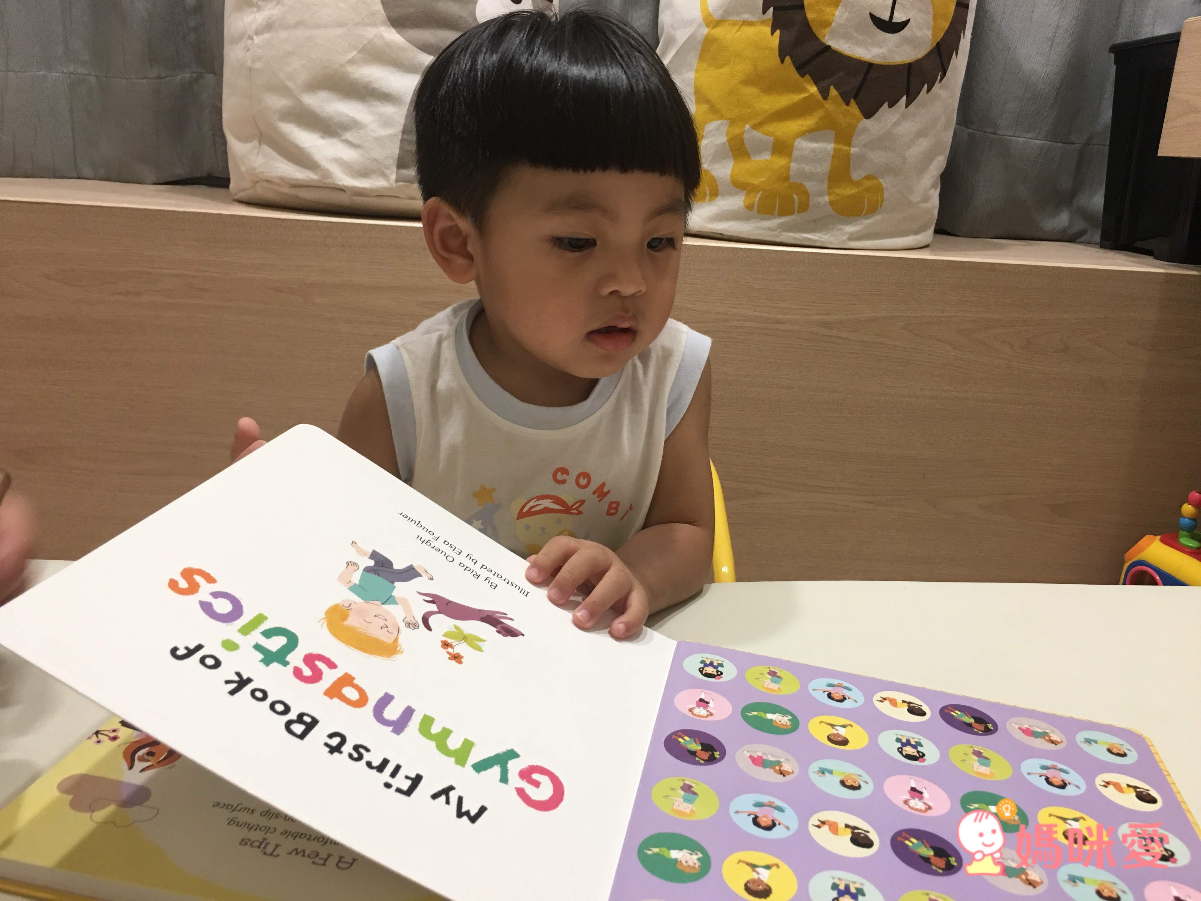 讓孩子的小手動起來！【體操／音效／翻翻書】吸睛英文操作書特輯