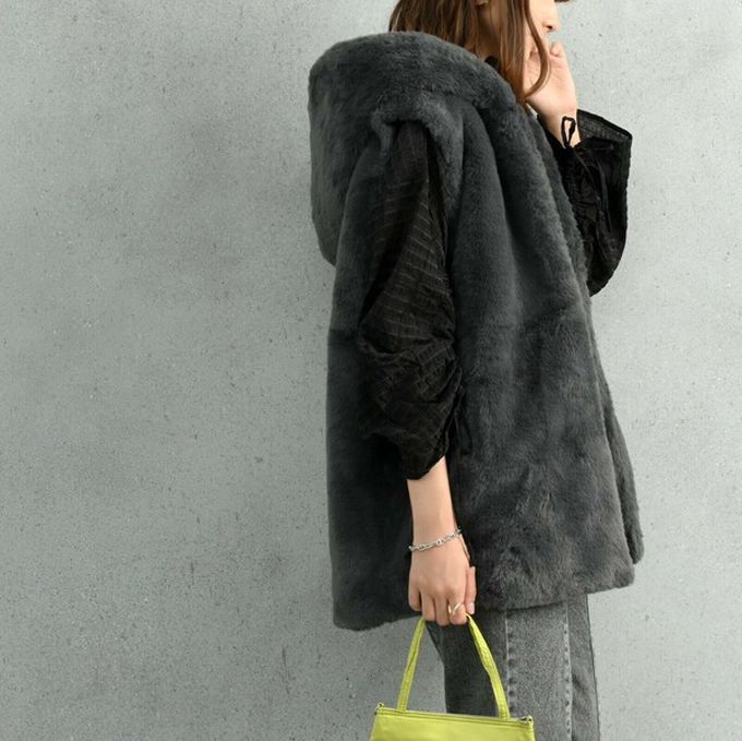 日本 ELENCARE DUE - 柔軟蓬鬆仿毛長版連帽背心(有口袋)-灰