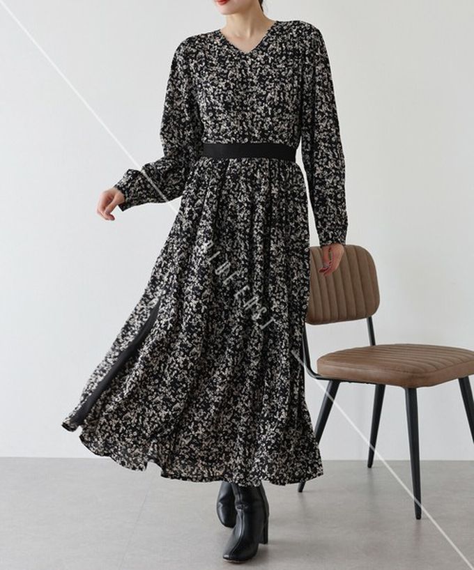 日本 BLUE EAST - 成熟花卉飄逸感V領長袖洋裝-卡其米