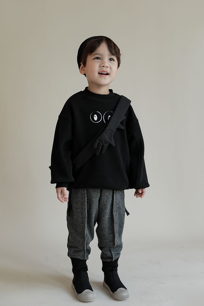 TONGMO - (加絨)圓領長袖上衣/大學T-大眼睛-黑色