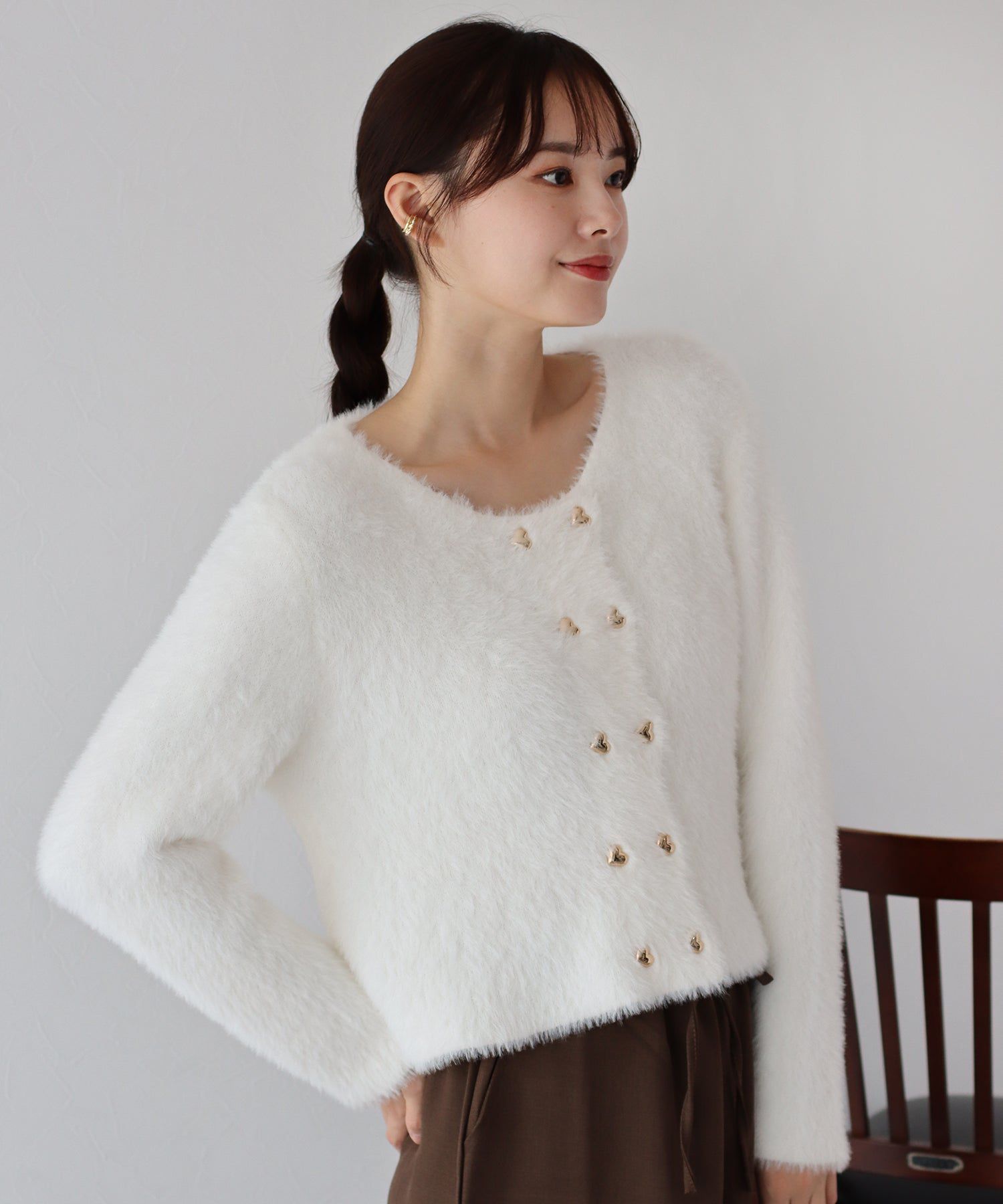 日本 BLUE EAST - 毛茸茸雙愛心排扣外套-米杏