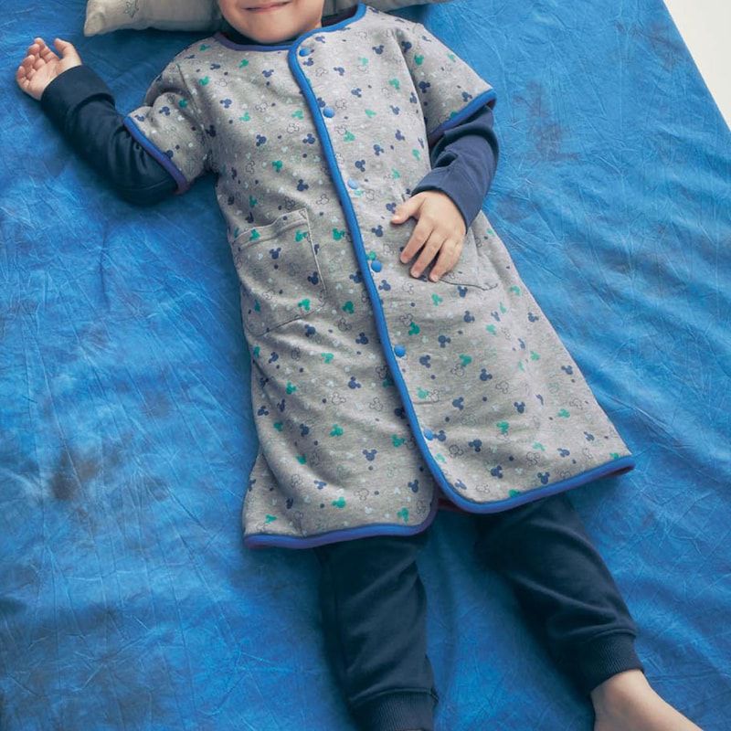 日本千趣會 - 迪士尼 刷毛保暖防踢被/背心-滿版米奇-深灰