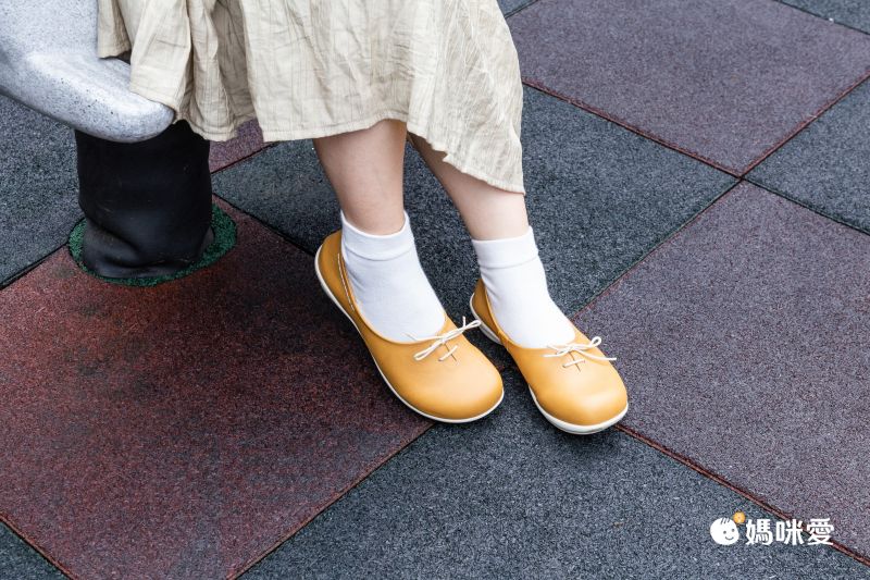 日本女裝代購 - 日本製 2balt減壓足弓支撐機能平底鞋-森林系綁帶款-帥氣黑