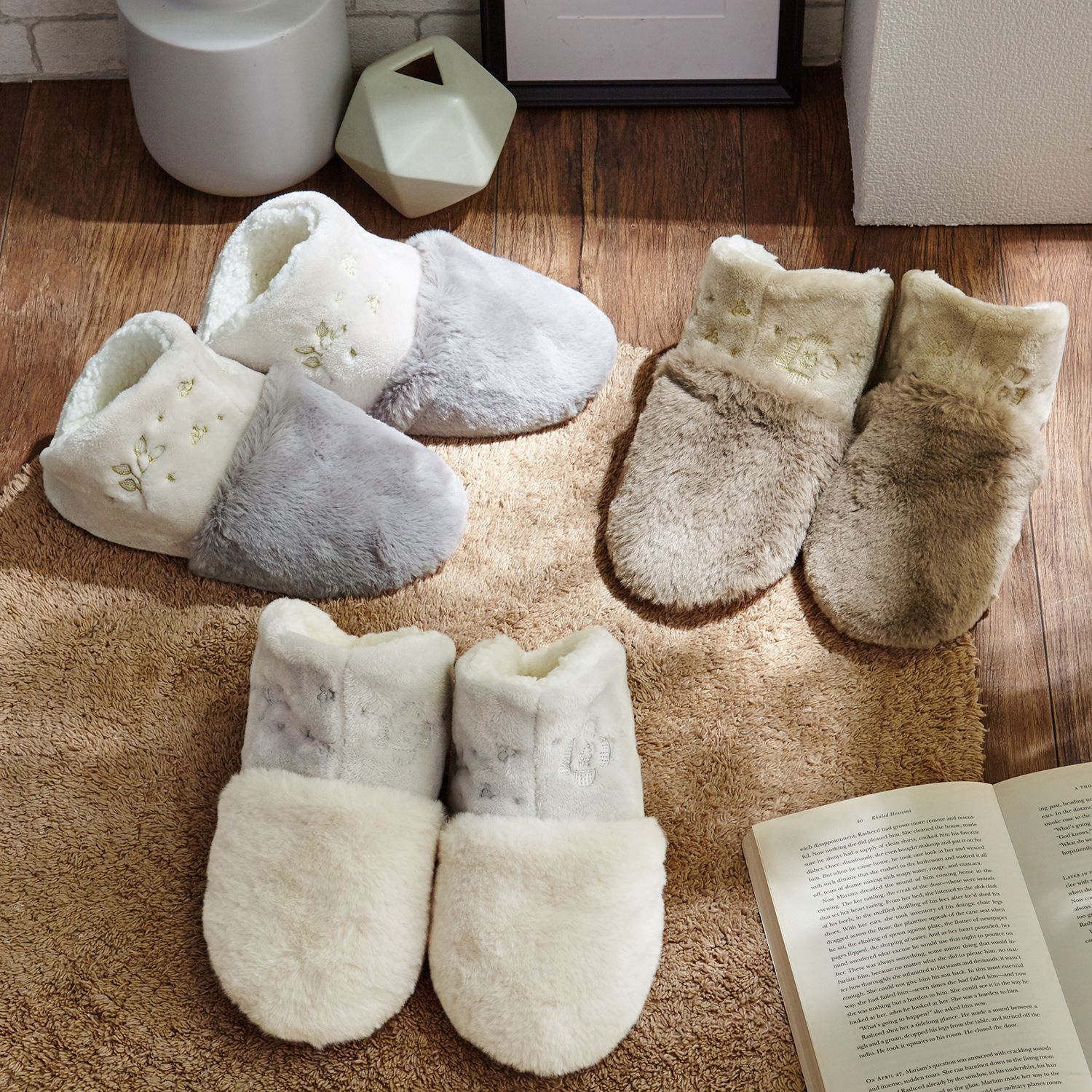 日本千趣會 - 超長柔毛靴型室內拖-咖啡 (23-24.5cm)