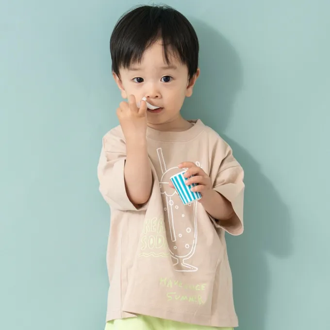 日本 petit main - 100%棉 塗鴉系食物印花短袖上衣-蘇打汽水-米杏