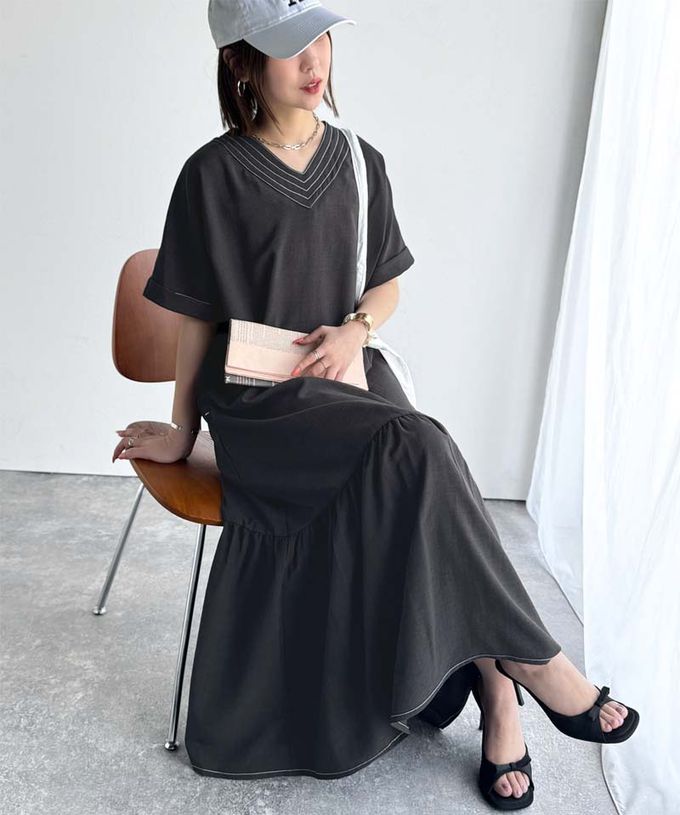 日本 Classical Elf - 顯瘦線條V領傘狀五分袖洋裝-卡其杏