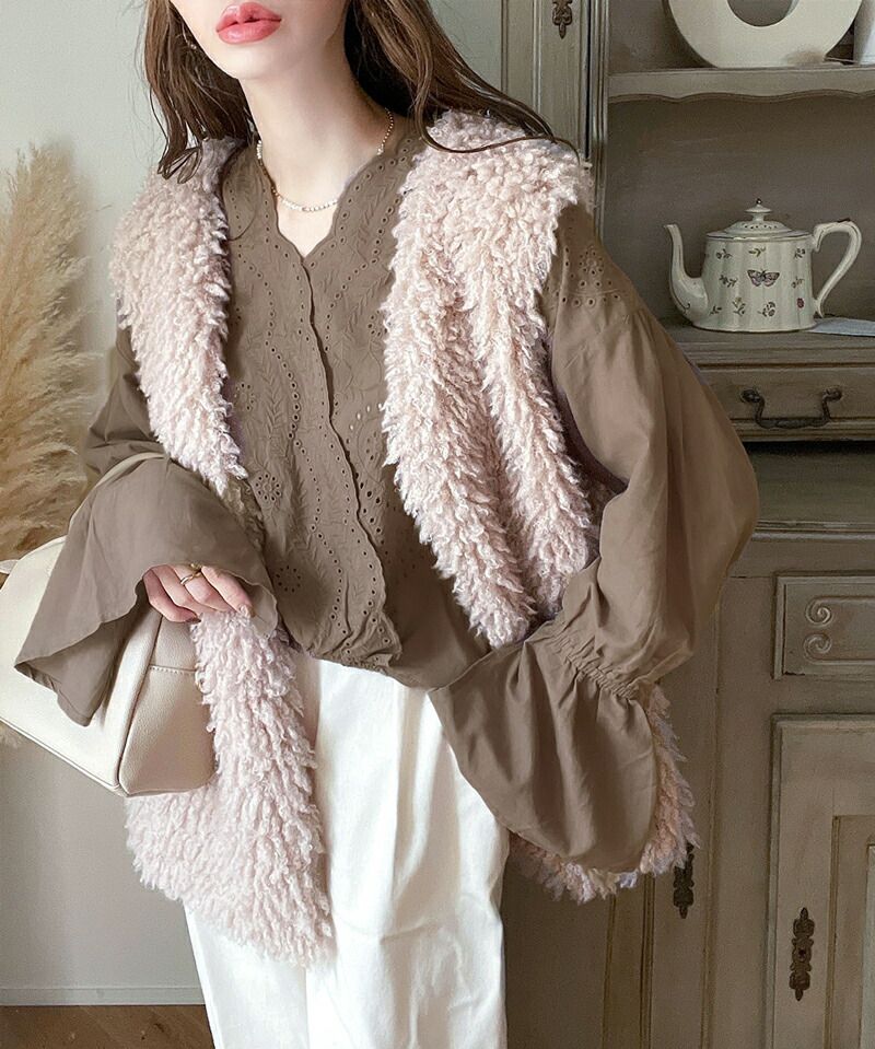 日本 Classical Elf - 小清新花朵領雕花長袖上衣-摩卡