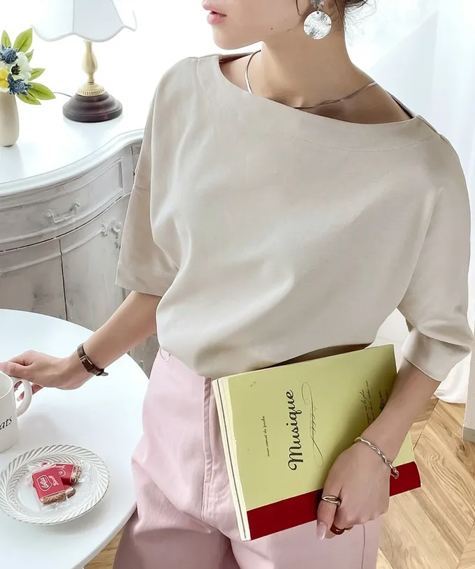 日本 Classical Elf - 船領顯瘦落肩五分袖上衣-黑