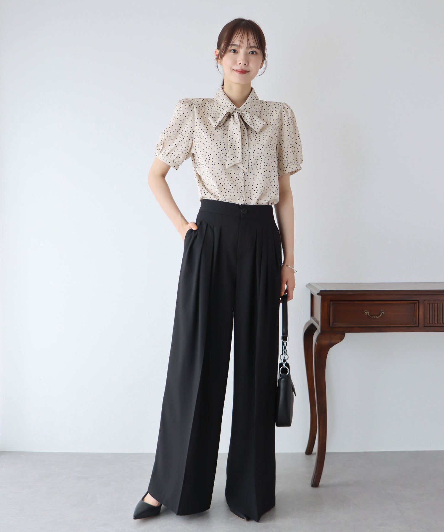 日本 BLUE EAST - 修長美腿打褶西裝褲-深棕