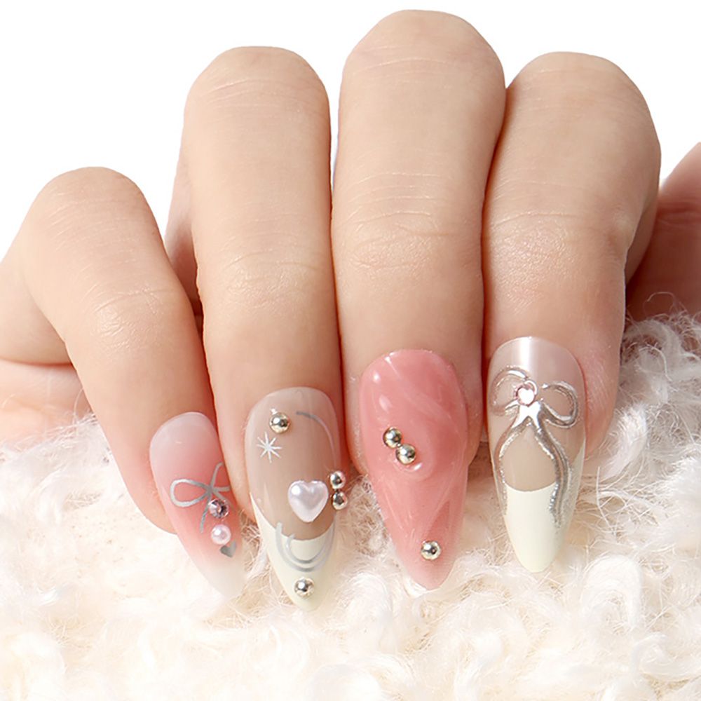 經典款穿戴指甲美甲 芭蕾舞者美甲貼-粉色立體珍珠愛心貼鑽-甲片寬度7.3-13.9毫米； 甲片長度18.3-25.6毫米；淨重：30公克