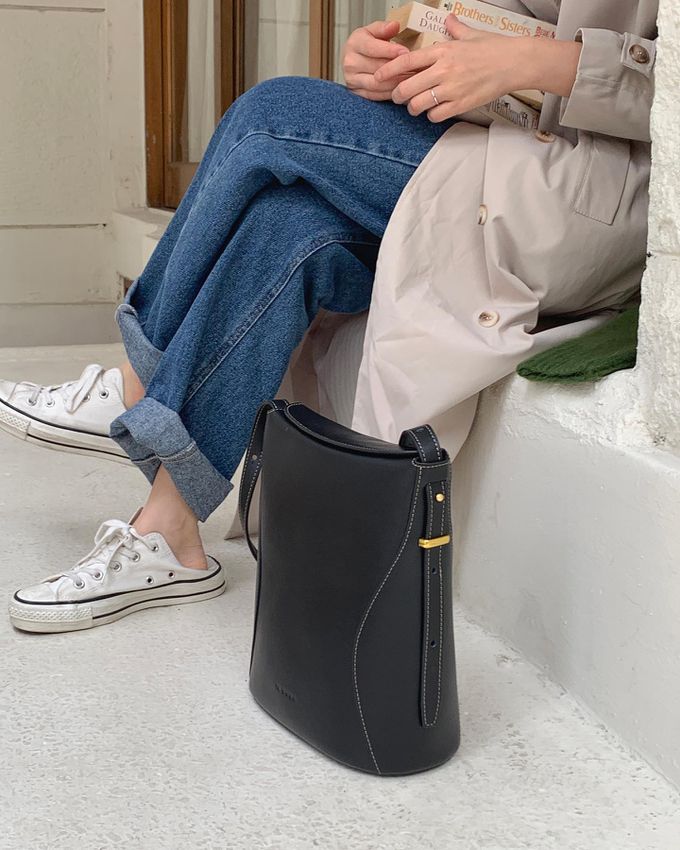 韓國lemego - 牛皮時尚簡約水桶包(Igeo)-黑色