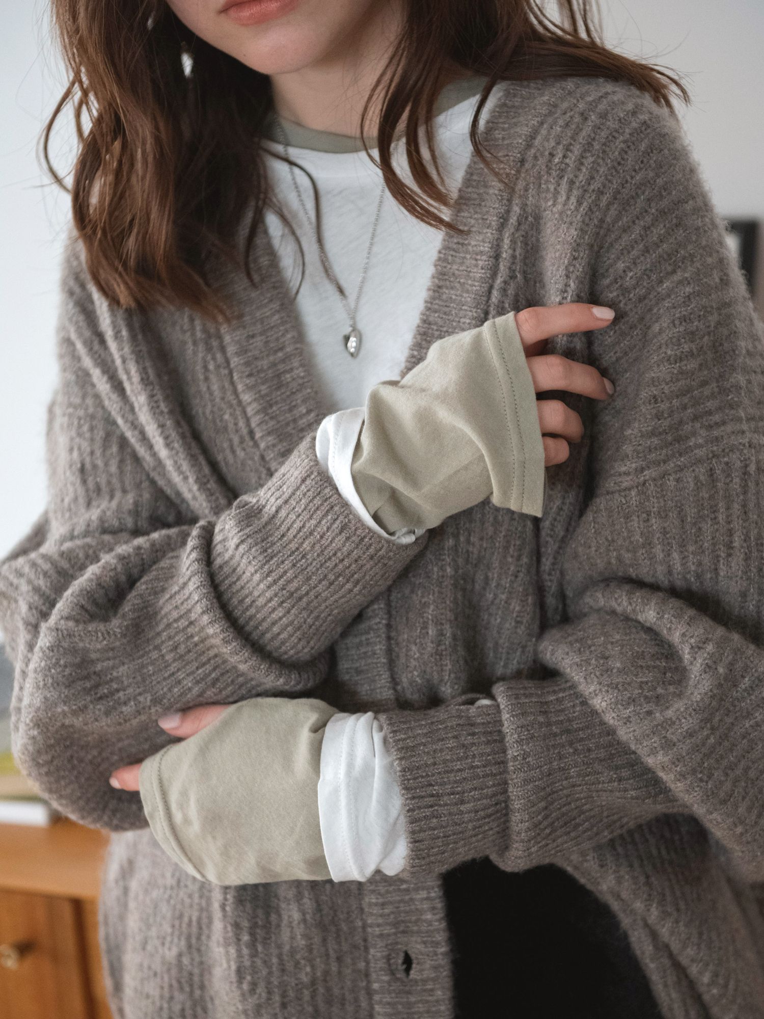 日本 Ungrid - V領羊毛感覺垂墜感針織外套-石墨灰 (F)