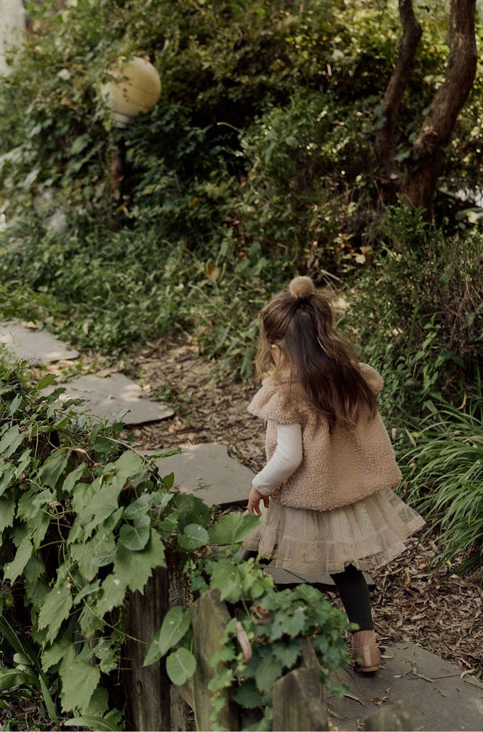 韓國 Puellaflo - 荷葉裝飾中領混毛彈性上衣-米白