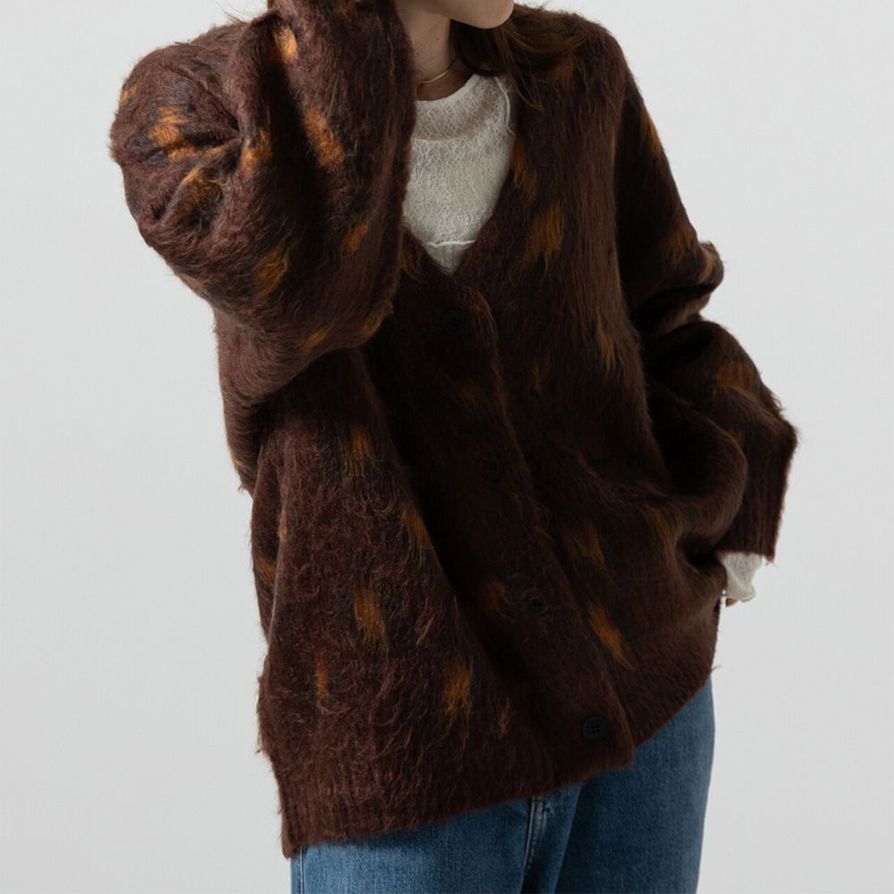 馬海毛觸感成熟豹紋V領針織開襟衫-咖啡