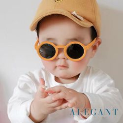 ALEGANT - 丹麥時尚杏果橘小手設計兒童專用輕量矽膠彈性太陽眼鏡│UV400圓框偏光墨鏡 (杏果橘)