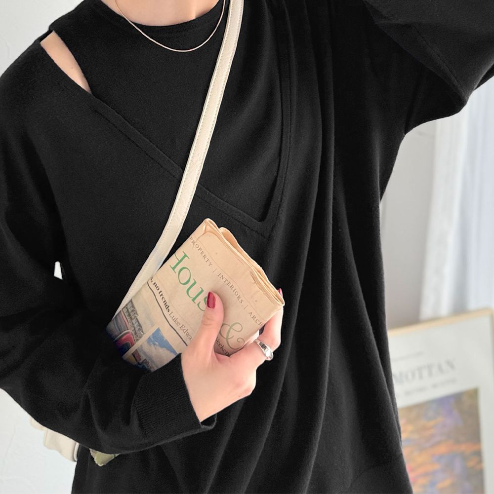 假二件疊穿時尚露肩長袖上衣-黑