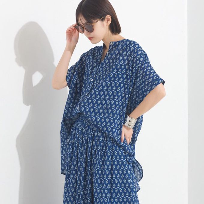 日本 OMNES - 100%印度棉 夏日印花休閒長版襯衫-象牙粉圖騰