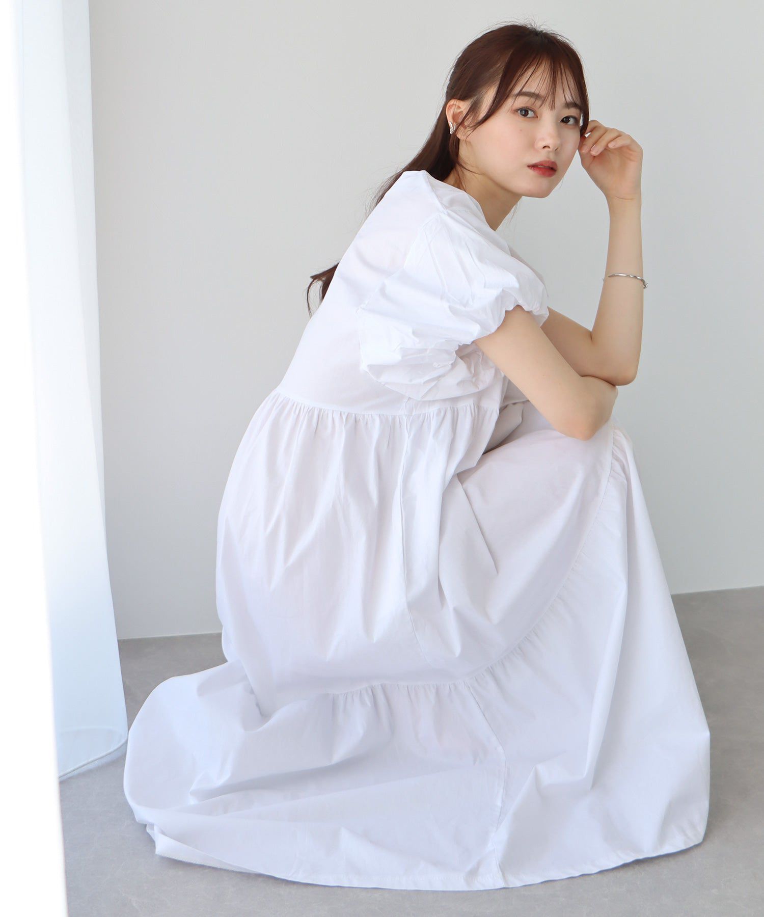 日本 BLUE EAST - 優雅的她泡泡袖洋裝-經典黑