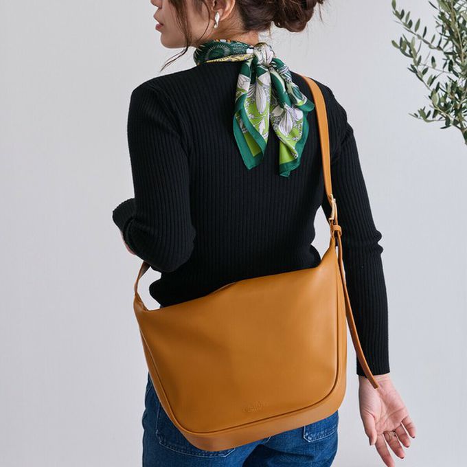 日本 LIZDAYS - 柔滑簡約休閒單肩側背包-煙燻粉 (23x28cm(開口處37.5cm))