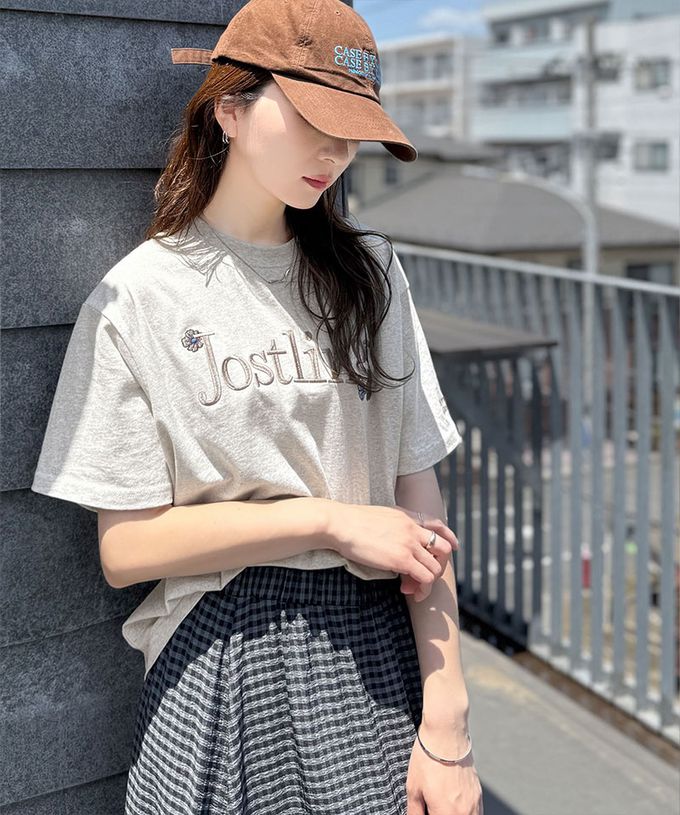 日本 Classical Elf - 100%棉 醒目英文花朵刺繡短袖上衣-淺棕