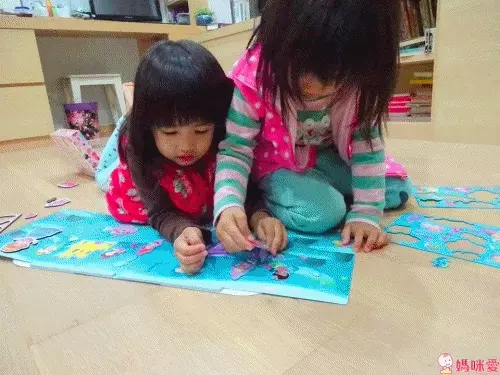 打開就有豐富場景！澳洲【Tiger Tribe】磁鐵玩具＆輕巧著色盒