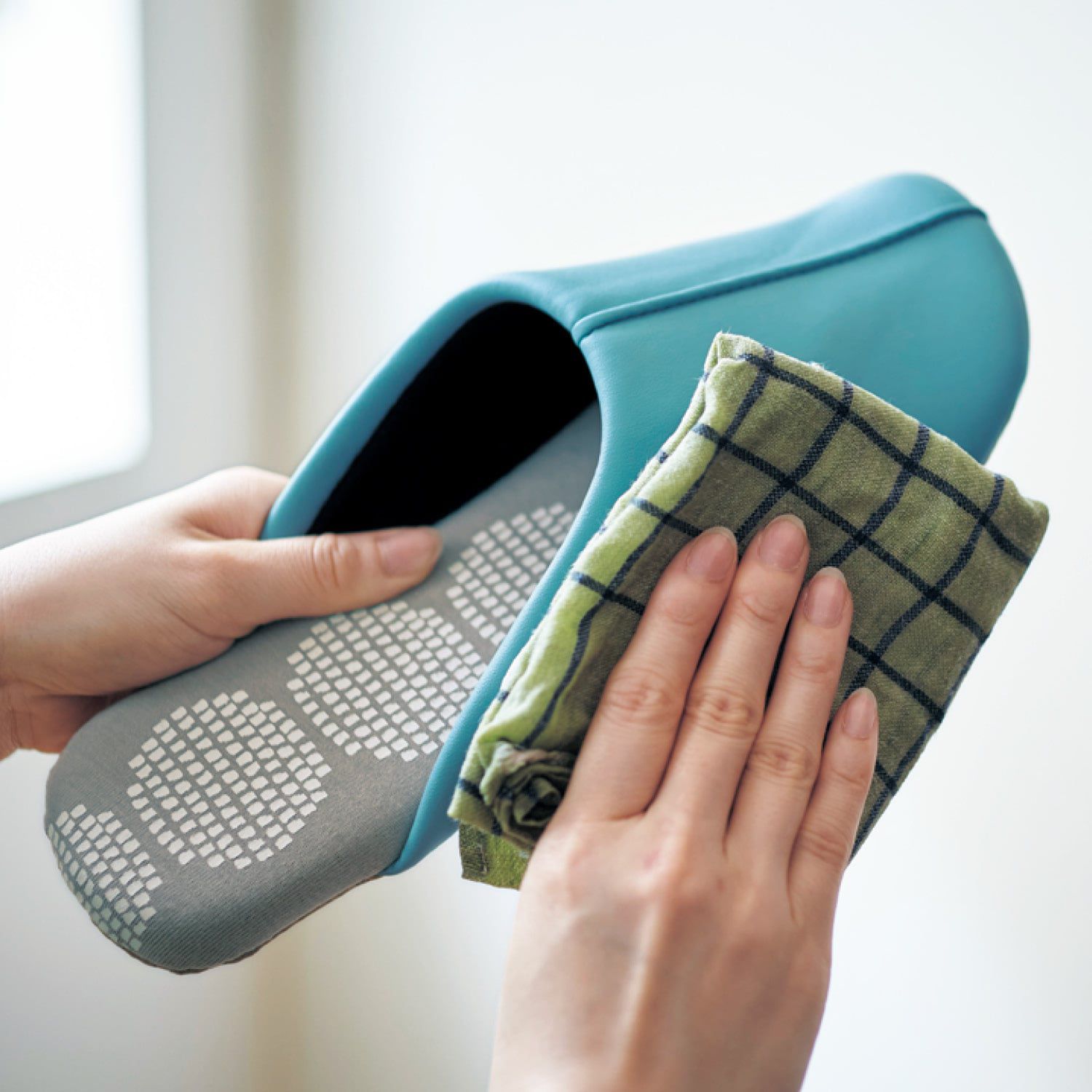 日本千趣會 - 可機洗 耐髒汙皮質室內拖鞋-北歐幾何-深棕色系