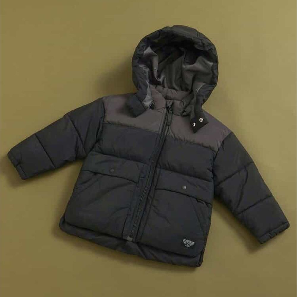 [可機洗]蓬鬆輕盈時尚連帽保暖外套-黑