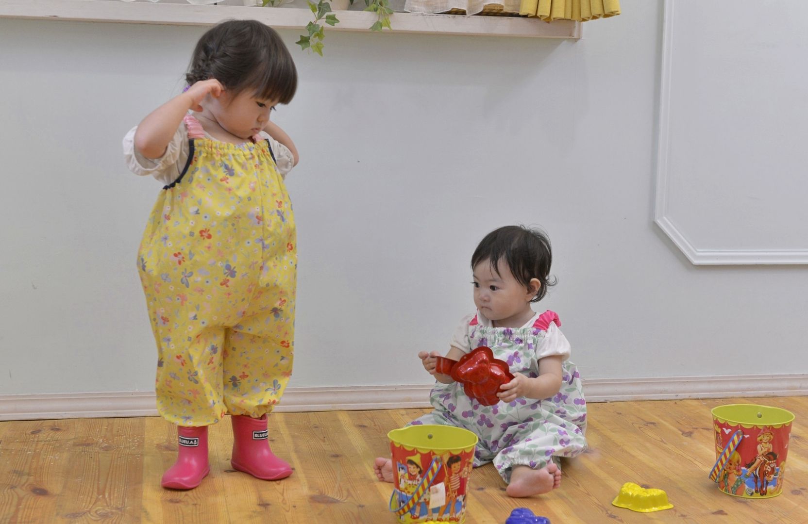 日本 akachan to issyo - 日本製防水玩沙衣/畫畫衣-交通工具-杏 (80-90㎝)-附收納袋