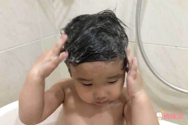 akachan honpo - 新手爸爸也OK 無添加全身沐浴乳 1.2L補充包