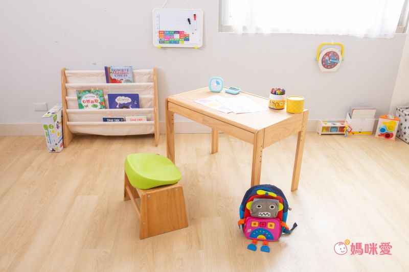 日本文具 SONIC - 人體工學 兒童學習椅墊