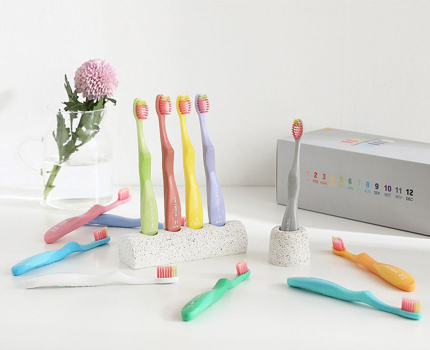 刷牙是每天必不可少的小事，這當中也存在著許多不容忽視的細節～ 除了刷毛的材質和柔軟度，定期汰換也是非常重要的！