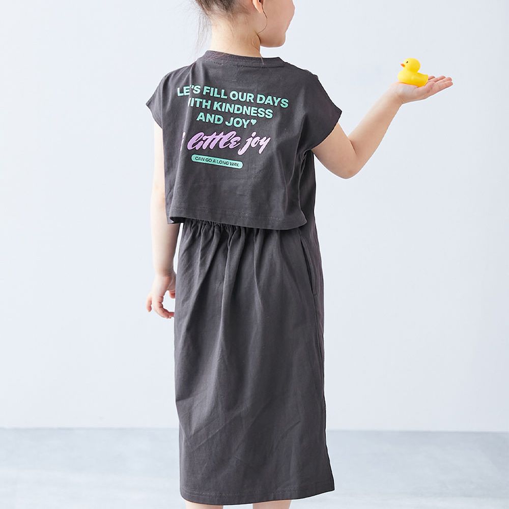 背後開口美式印花短袖洋裝-炭灰