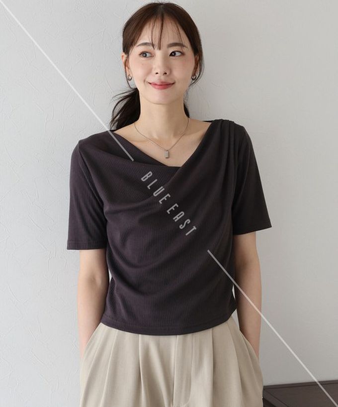 日本 BLUE EAST - 美型羅紋皺摺V領短袖上衣-水藍