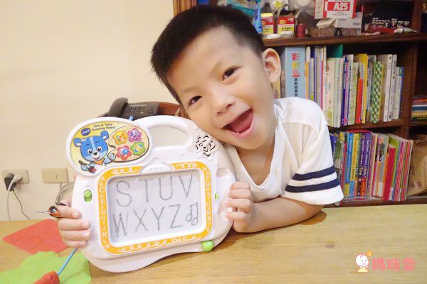 化身飛行員探索世界【Vtech】聲光探索地球儀