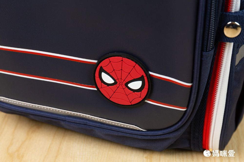 學院風卡通大容量減壓護脊書包-卡通人物鋼鐵人-黑色 (建議110-135cm)-30x19x37cm