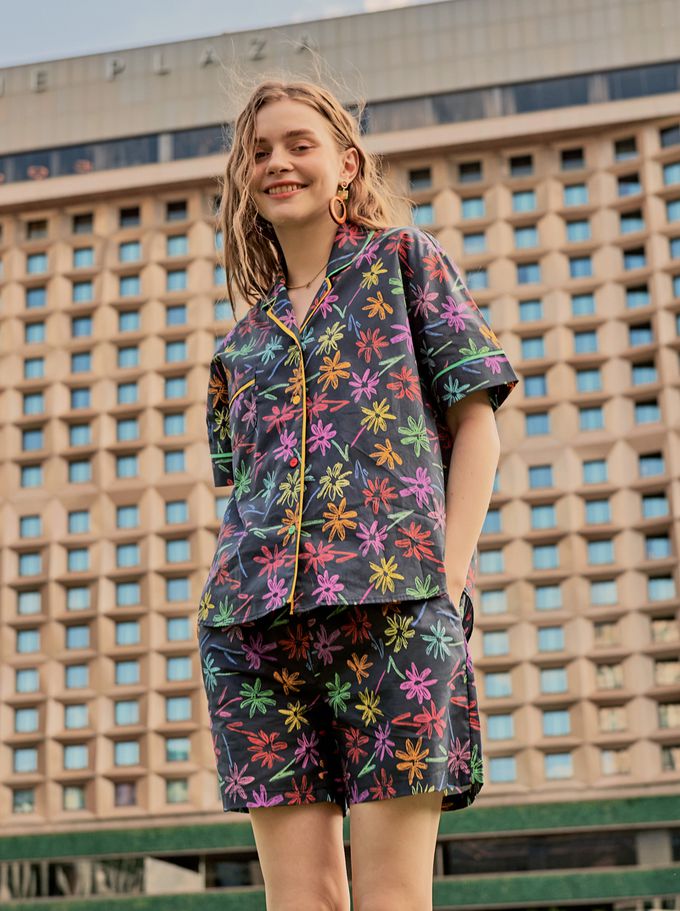 韓國 ULLALA - (情侶款)彩繪花口袋短袖睡衣套裝-女款-藍黑 (FREE)