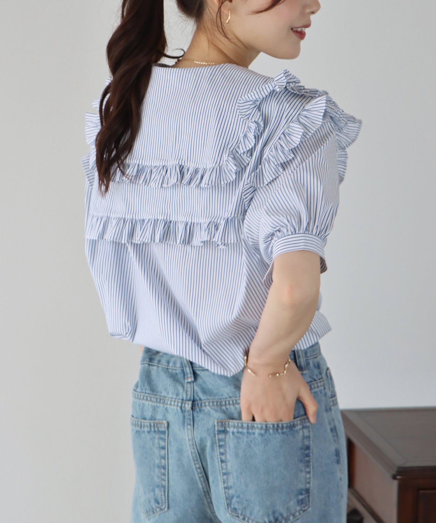 日本 BLUE EAST - 荷葉層次領泡泡短袖襯衫-條紋-水藍